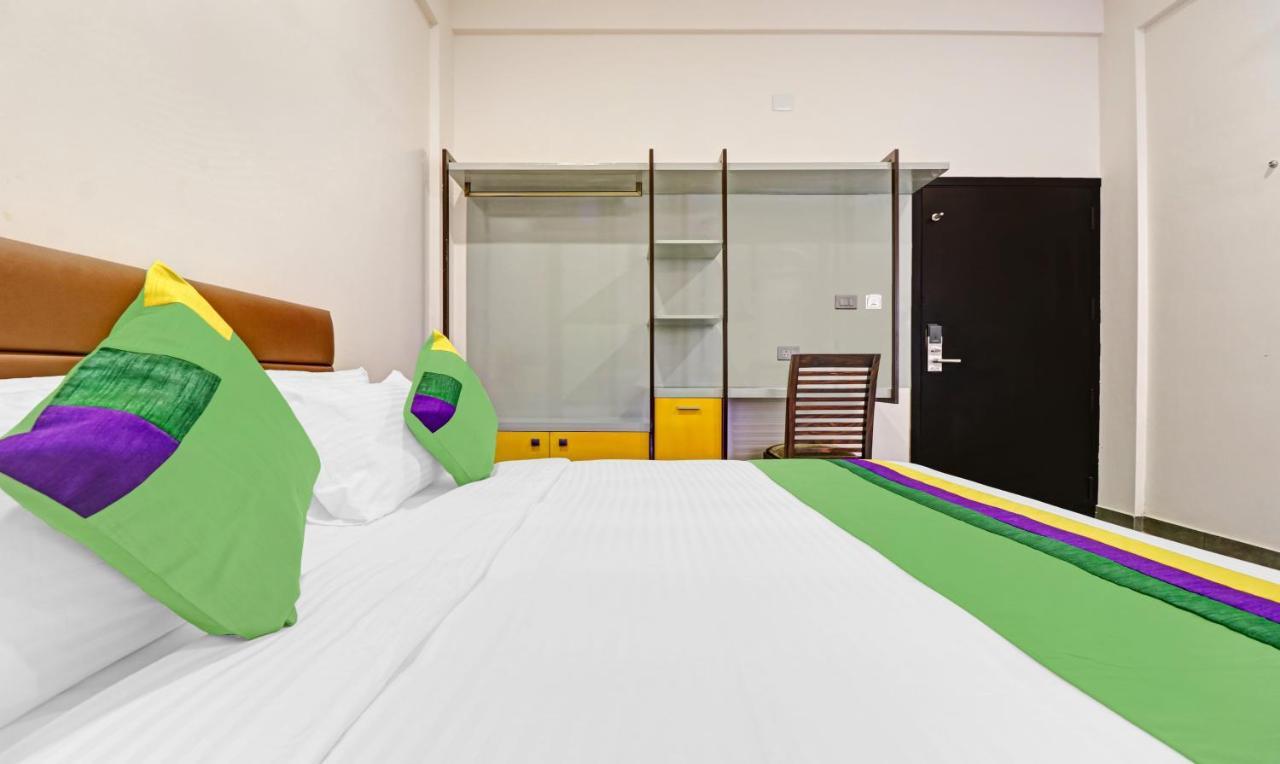 Treebo Grand Vistara Airport Suites Kochi Exteriör bild