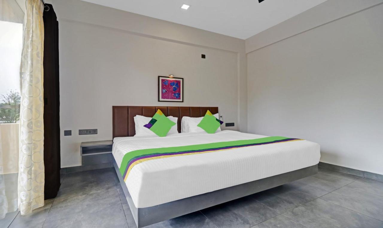 Treebo Grand Vistara Airport Suites Kochi Exteriör bild