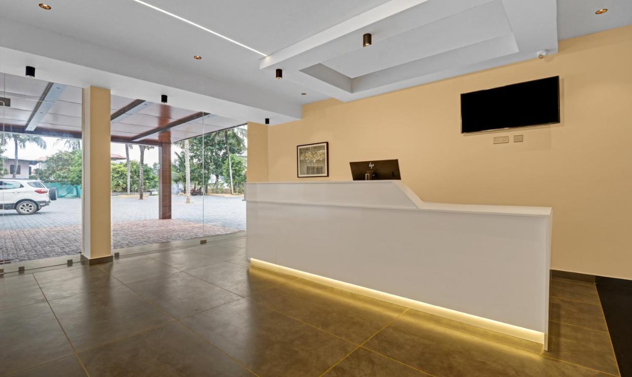 Treebo Grand Vistara Airport Suites Kochi Exteriör bild