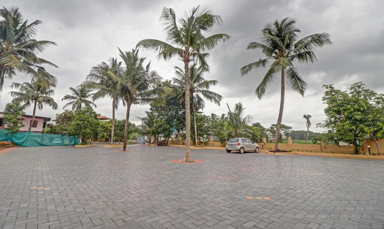 Treebo Grand Vistara Airport Suites Kochi Exteriör bild
