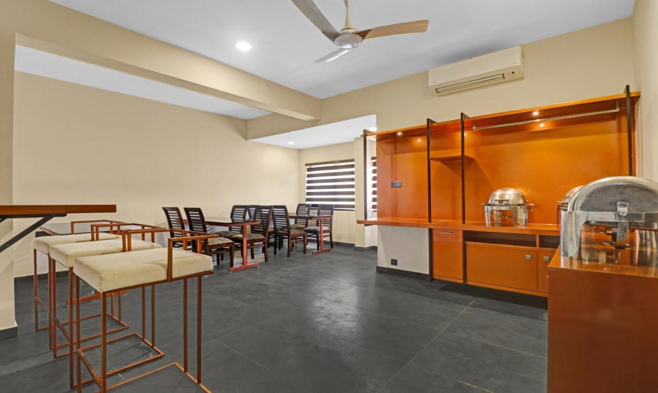 Treebo Grand Vistara Airport Suites Kochi Exteriör bild