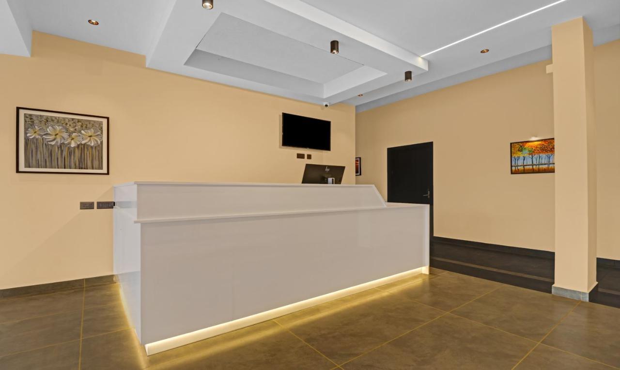 Treebo Grand Vistara Airport Suites Kochi Exteriör bild